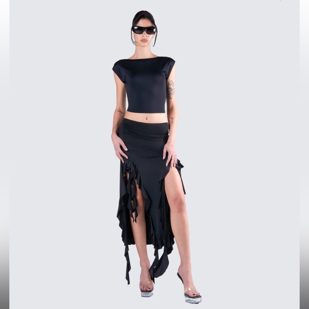 Women’s Finesse Backless Top/ Ruffle Skirt